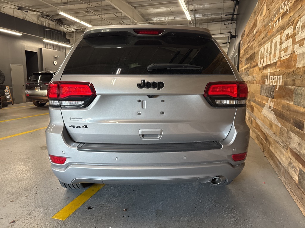 2021 Jeep Grand Cherokee Laredo X photo 4
