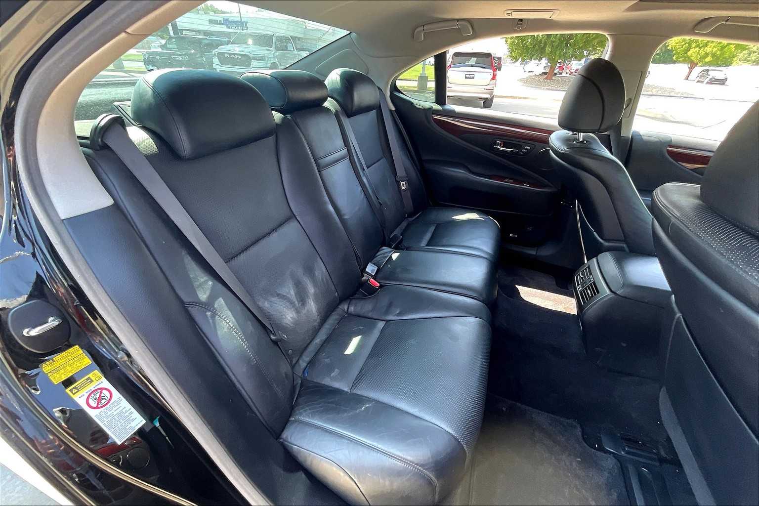 2009 Lexus LS 460 photo 18