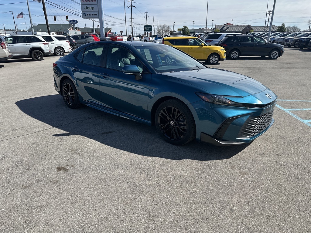 2025 Toyota Camry SE photo 5