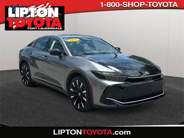 2023 Toyota Crown Platinum's photo