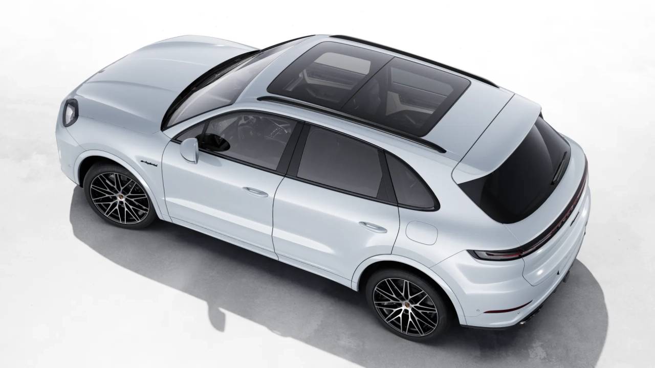2026 Porsche Cayenne E-Hybrid photo 3