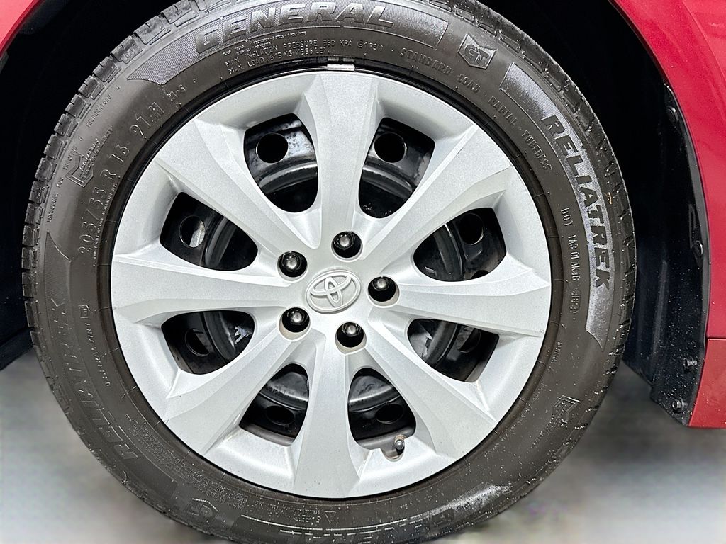 2022 Toyota Corolla LE photo 28