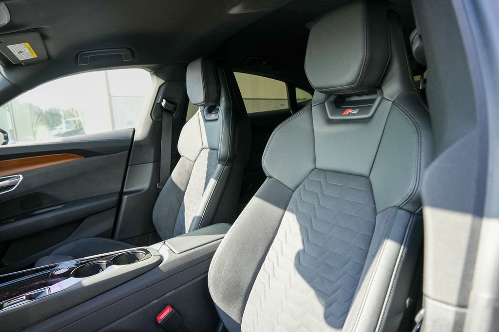 2022 Audi RS e-tron GT Base photo 24
