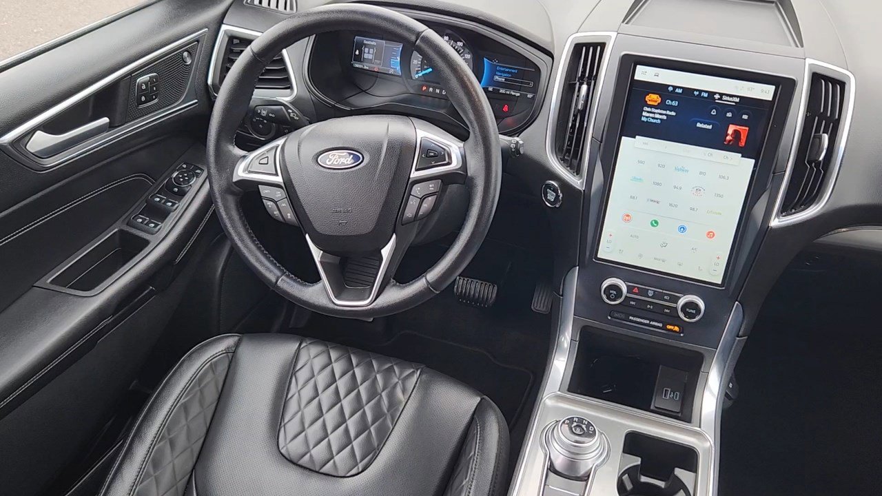 2023 Ford Edge Titanium photo 5