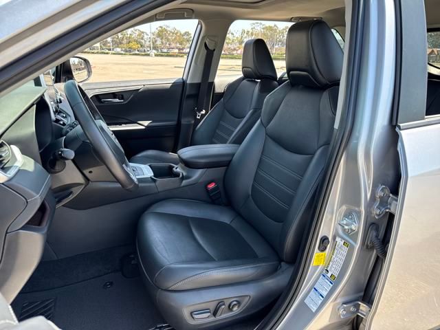 2022 Toyota RAV4 Hybrid Limited photo 3