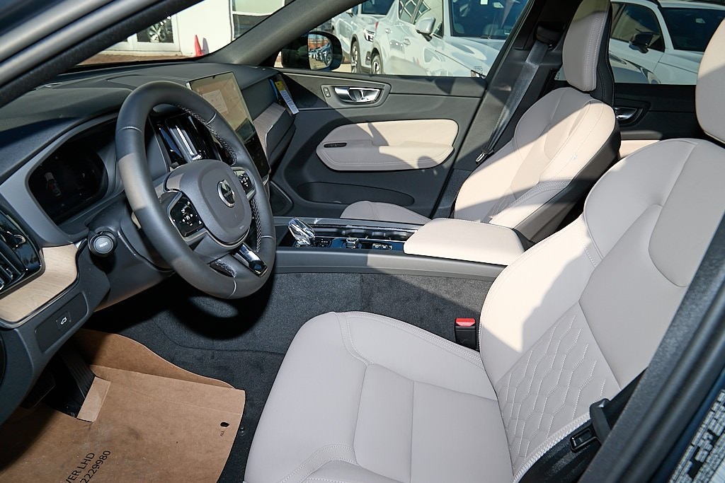 2026 VOLVO XC60 - Image 15