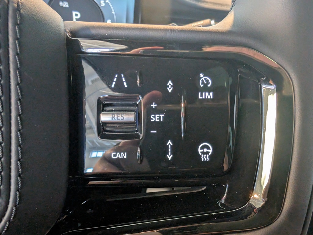 2025 Land Rover Range Rover Sport SE photo 12