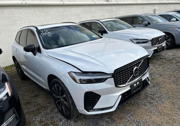 2023 Volvo XC60 Plus's photo