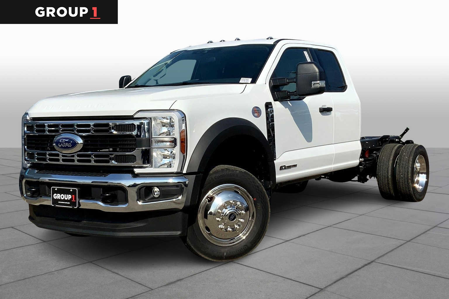 2025 Ford F-450 Super Duty Chassis Cab XLT's photo
