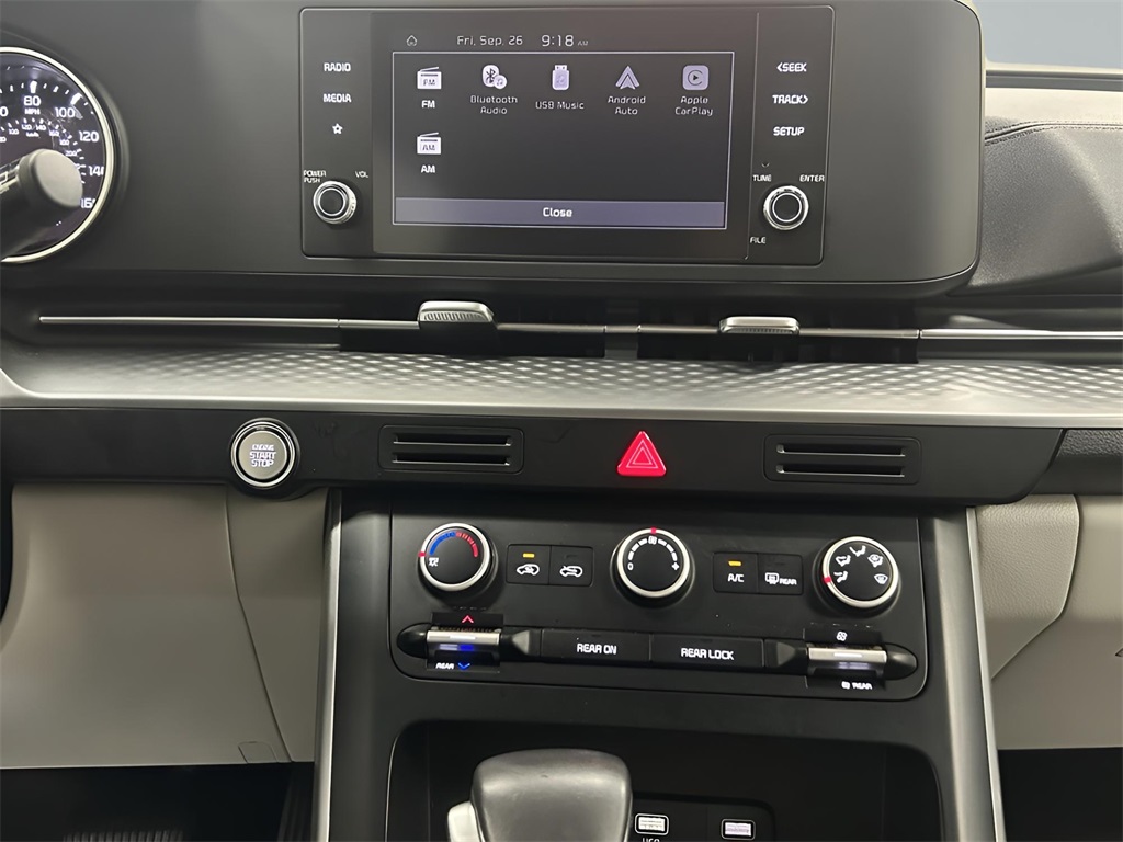 2023 Kia Carnival LX photo 17