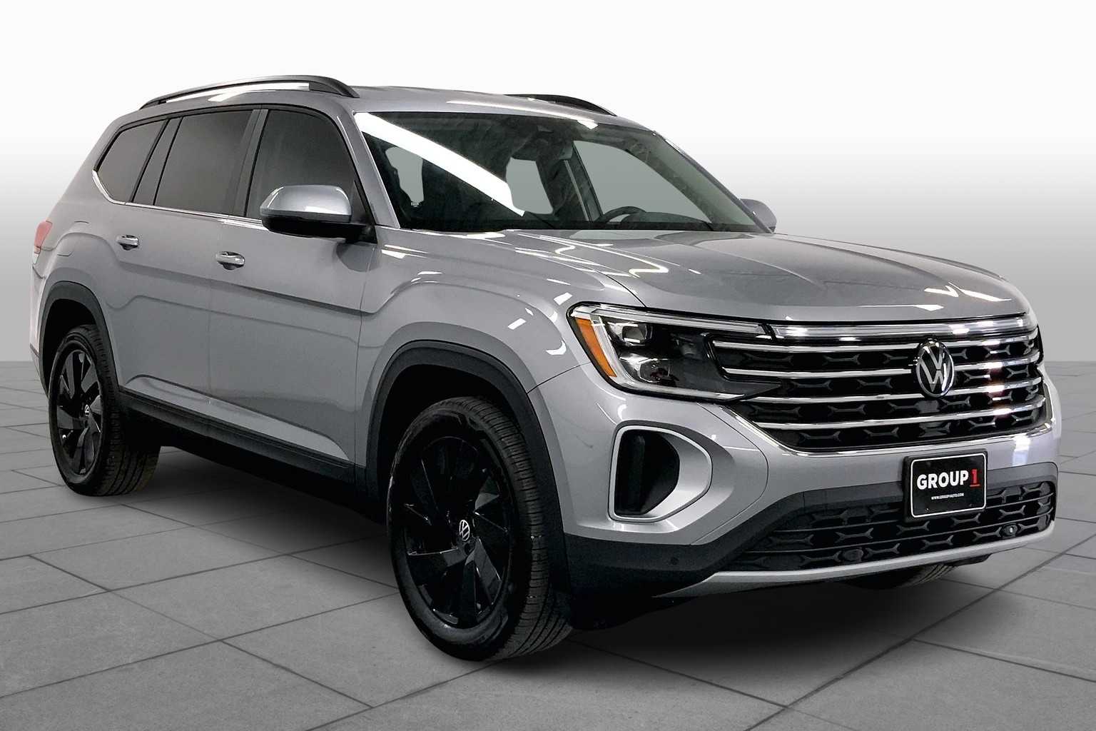 2024 Volkswagen Atlas SE Technology photo 2