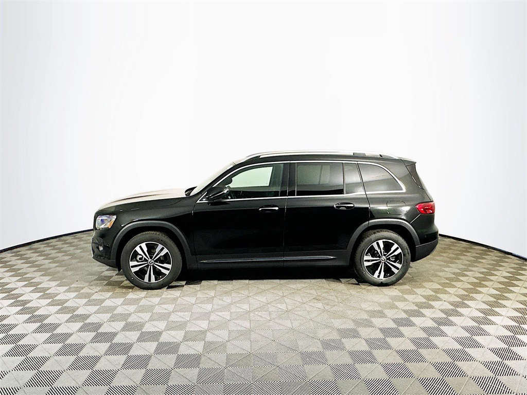 2025 Mercedes Benz GLB 250 4MATIC photo 3