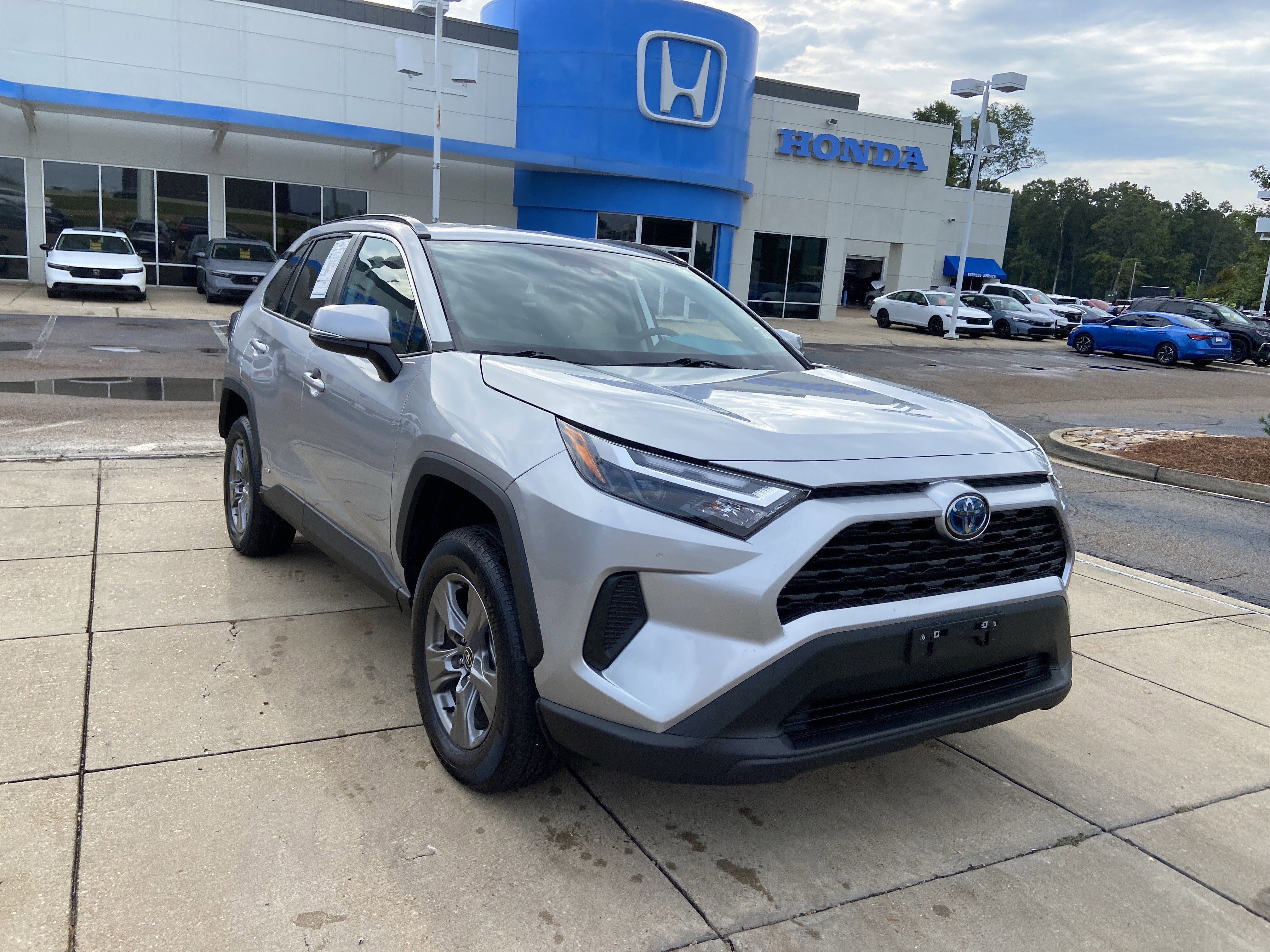 Used 2024 Toyota RAV4 XLE with VIN 4T3RWRFVXRU132625 for sale in Northfield, Minnesota