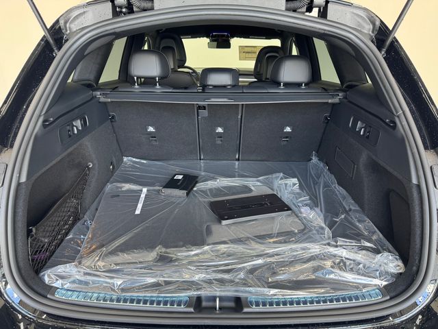 2025 Mercedes Benz GLC 300 photo 5