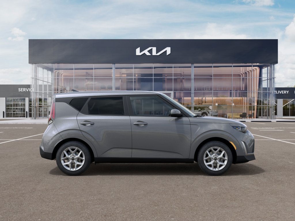 2025 Kia Soul LX photo 6