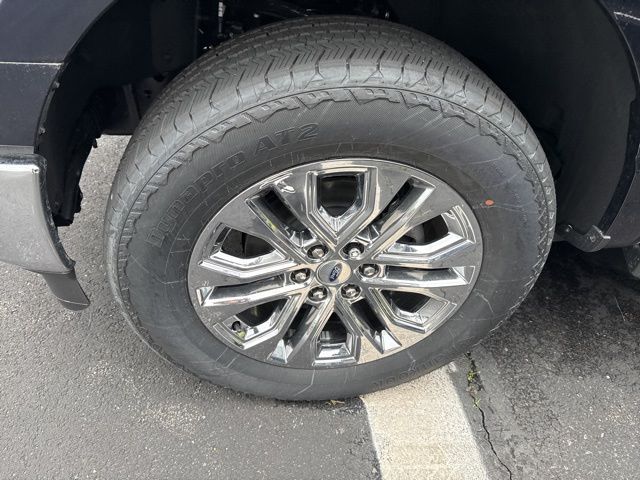 2025 Ford F-150 Lariat photo 2