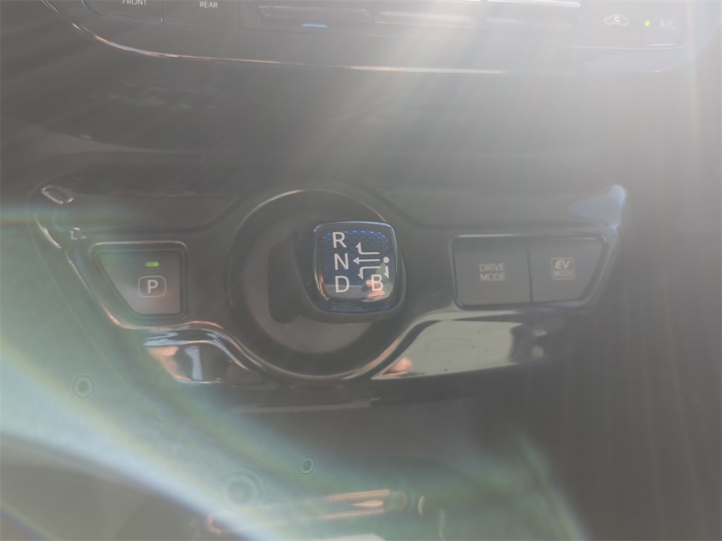 2017 Toyota Prius Three Touring photo 15