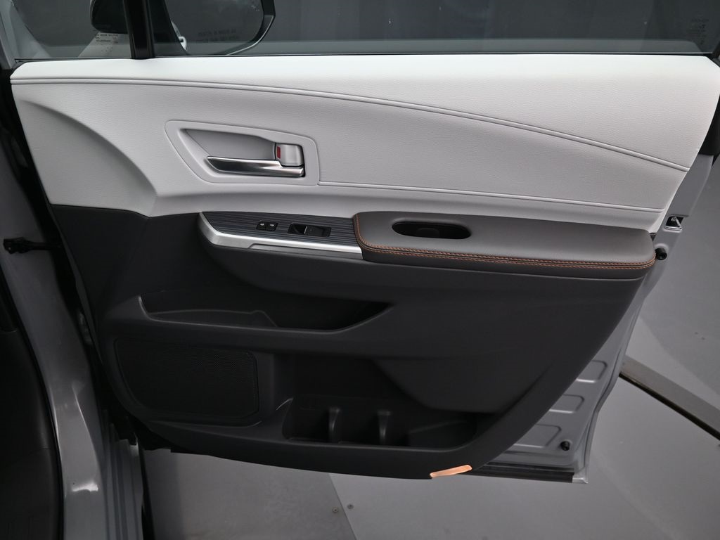 2024 Toyota Sienna XSE photo 33