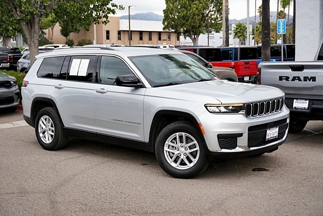 2023 Jeep Grand Cherokee Laredo photo 2