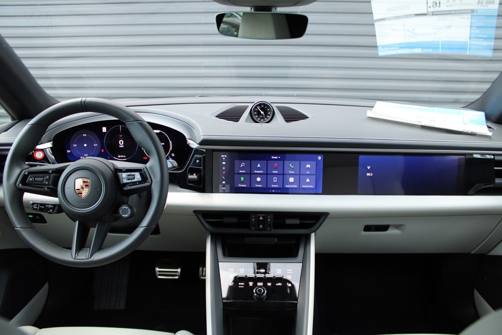 2025 Porsche Macan Electric photo 17
