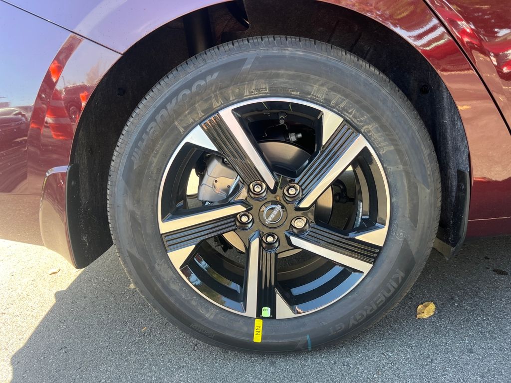 2025 Nissan Sentra SV photo 11