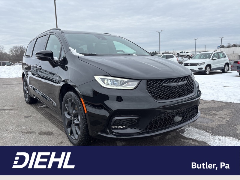 2026 Chrysler Pacifica Select's photo