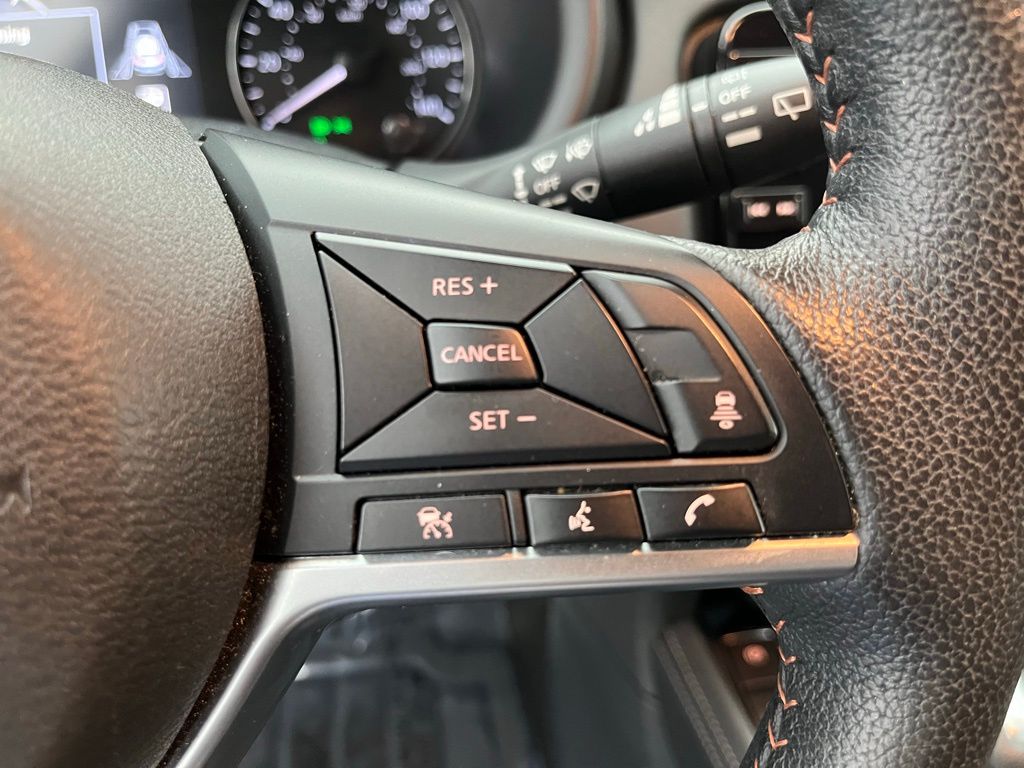 2023 Nissan Kicks SR photo 10