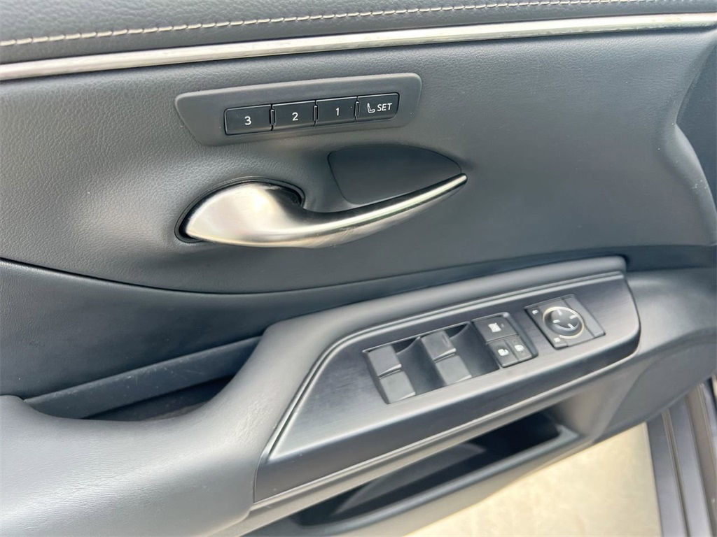 2019 Lexus ES 350 photo 9