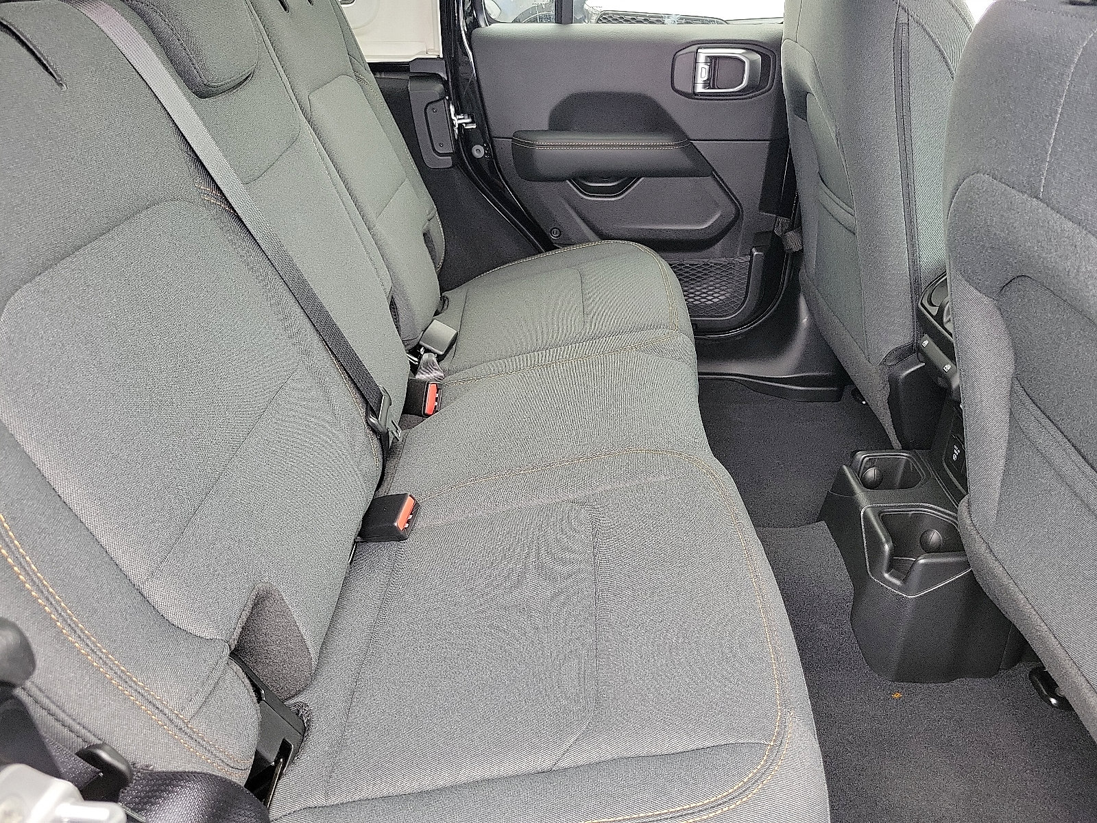2025 Jeep Wrangler Sahara photo 14