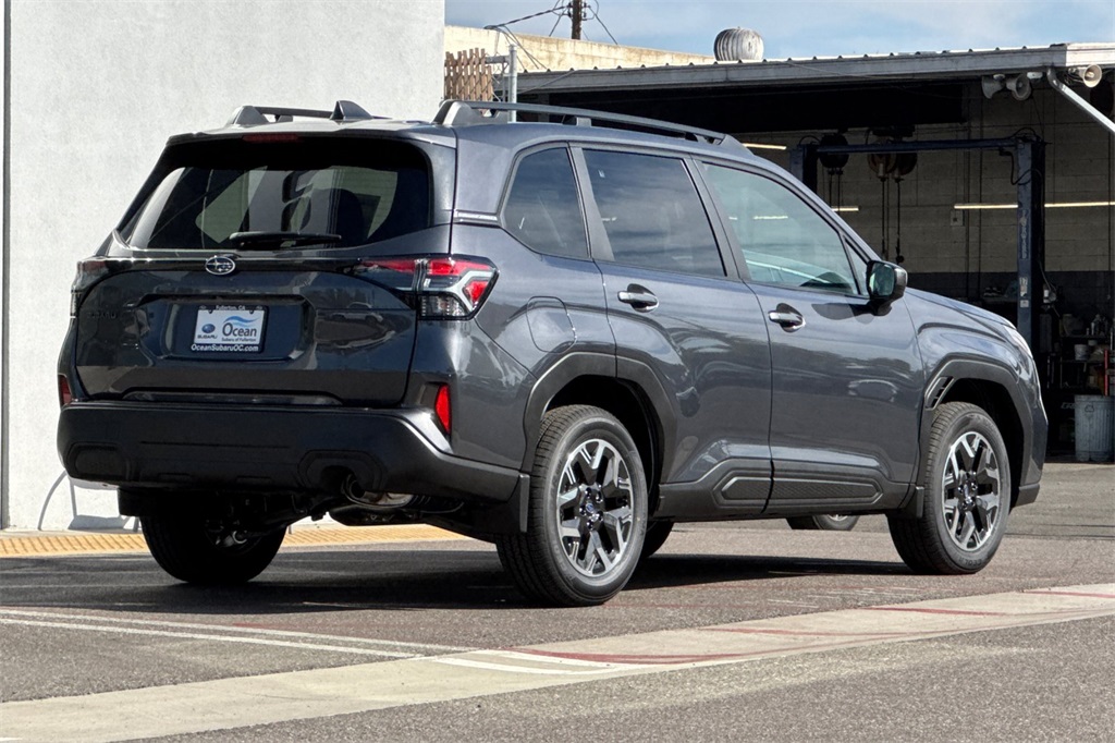 2025 Subaru Forester Premium photo 2