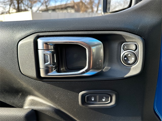 2025 Jeep Wrangler Sport S photo 29