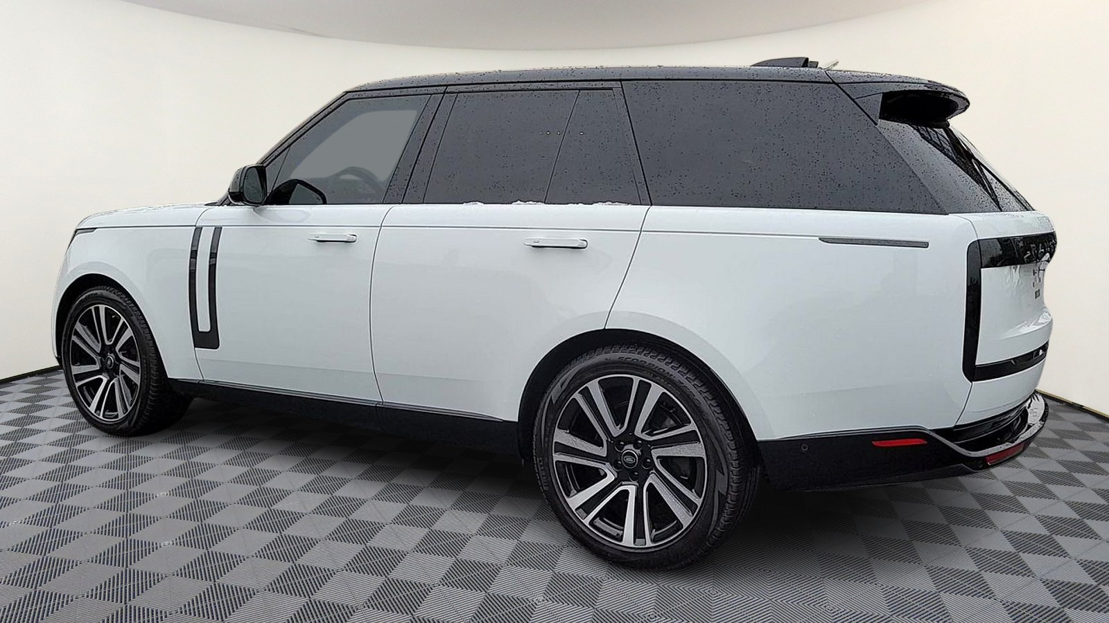 2023 Land Rover Range Rover SE photo 5