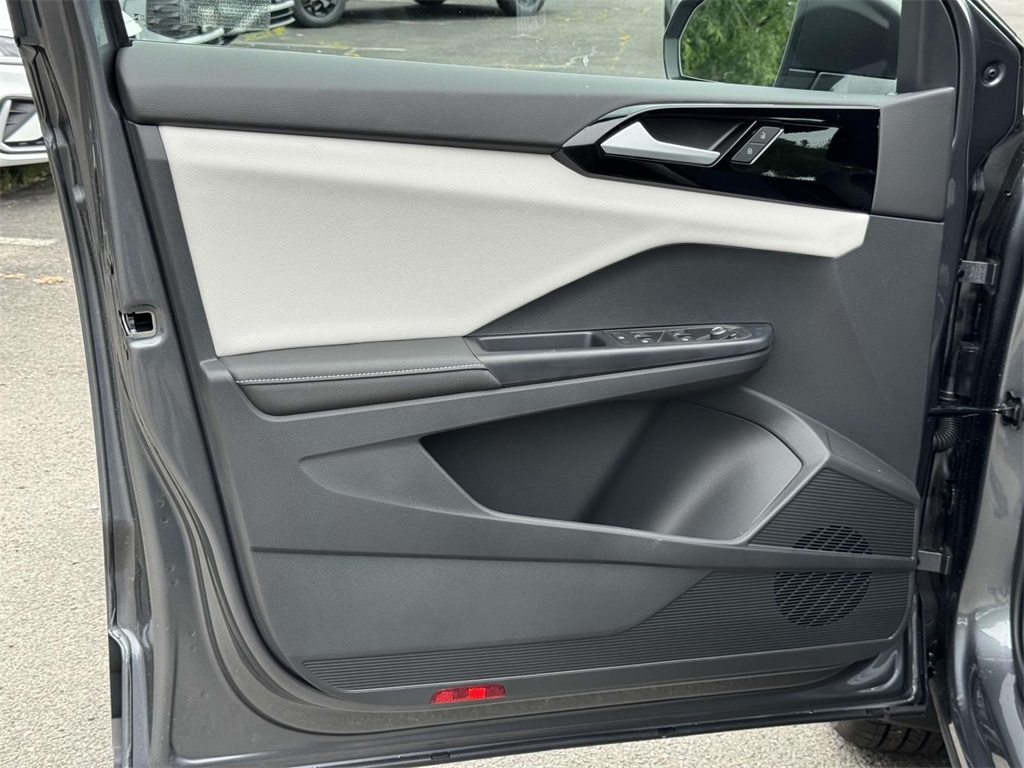 2025 Volkswagen Taos S photo 22