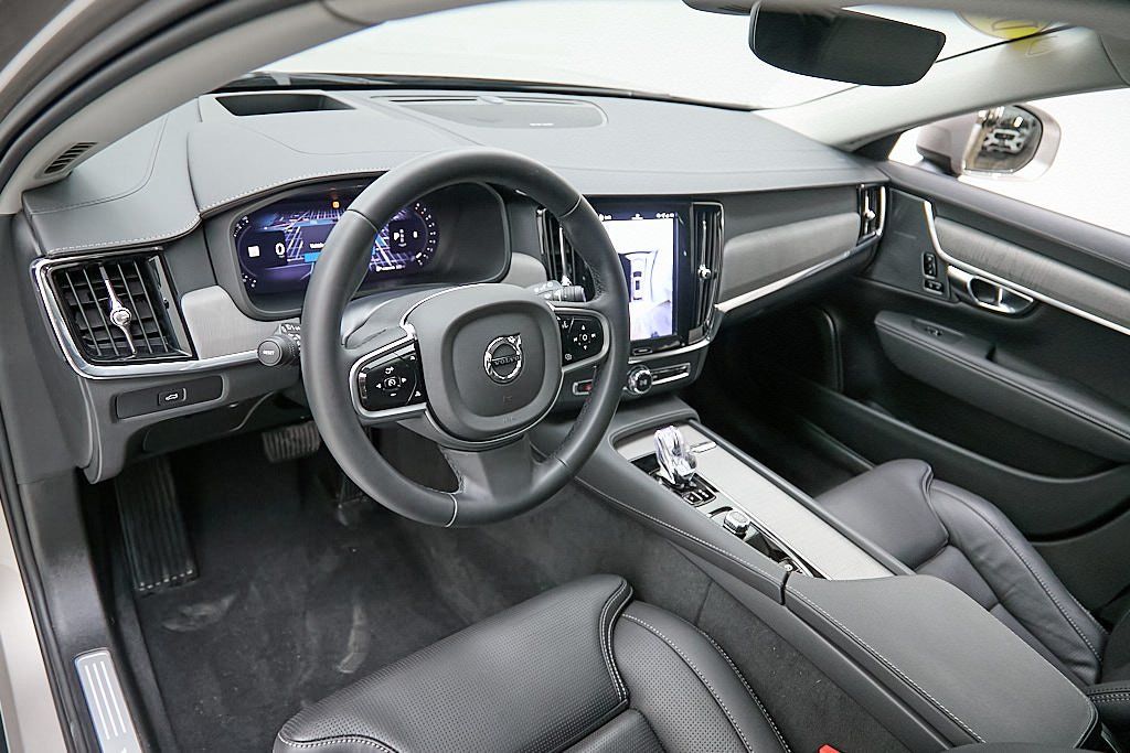 2026 VOLVO V90CC - Image 15