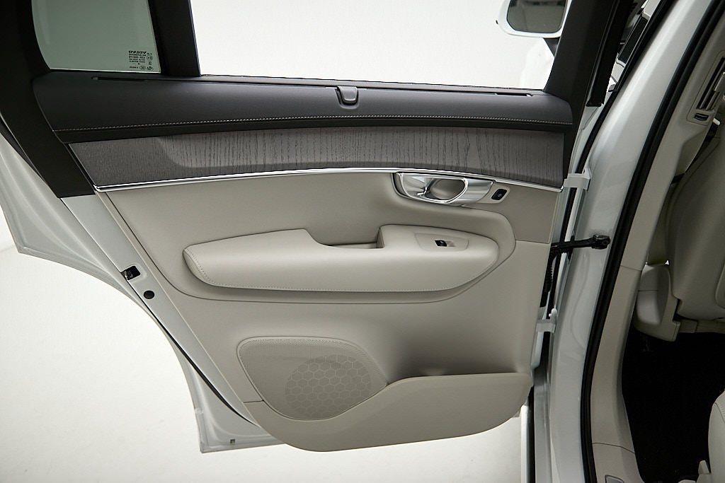 2026 VOLVO XC90 - Image 18