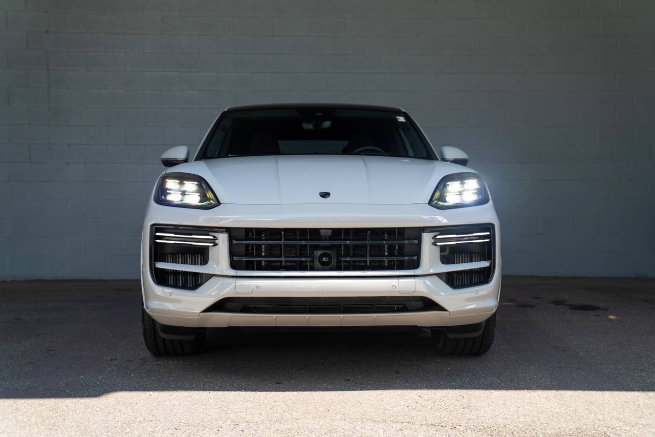 2025 Porsche Cayenne Turbo E-Hybrid Coupe photo 12