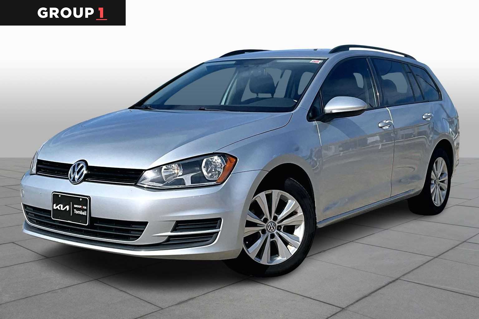 2017 Volkswagen Golf SportWagen S's photo