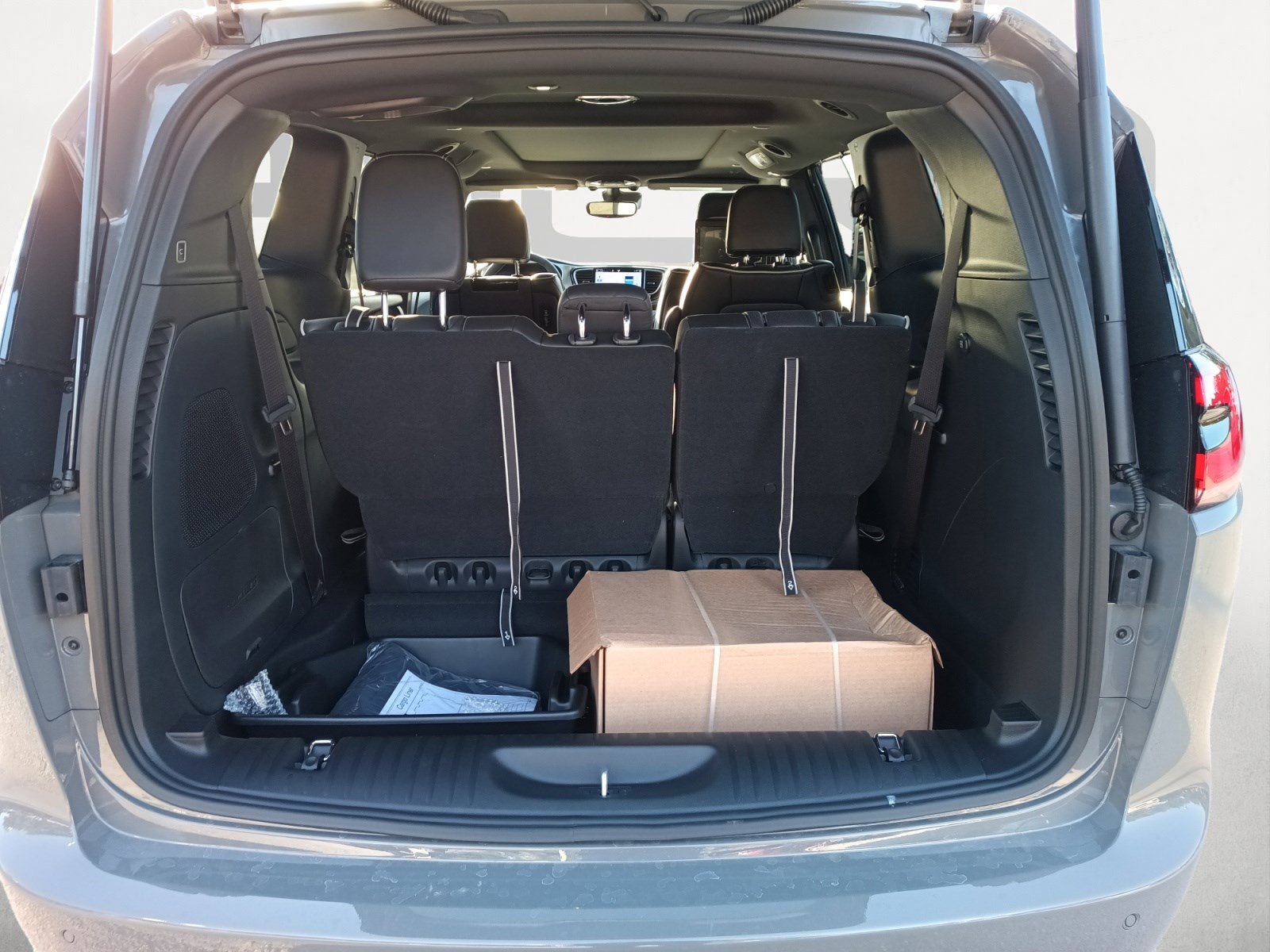 2025 Chrysler Pacifica Limited photo 12