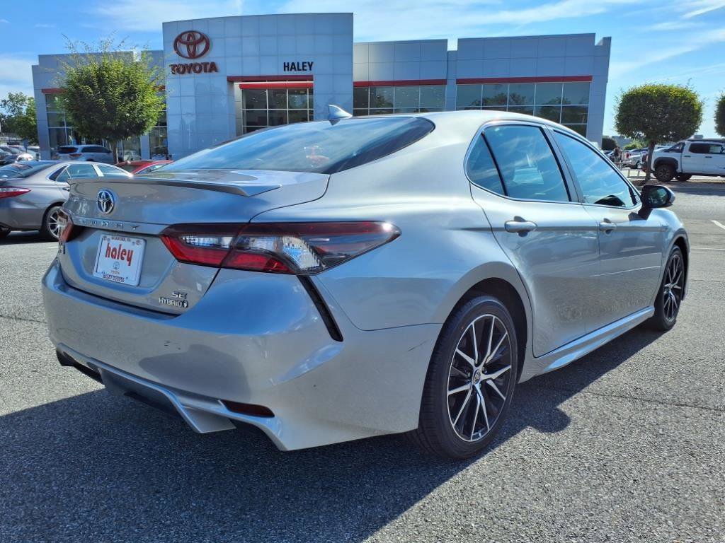 2021 Toyota Camry Hybrid SE photo 4