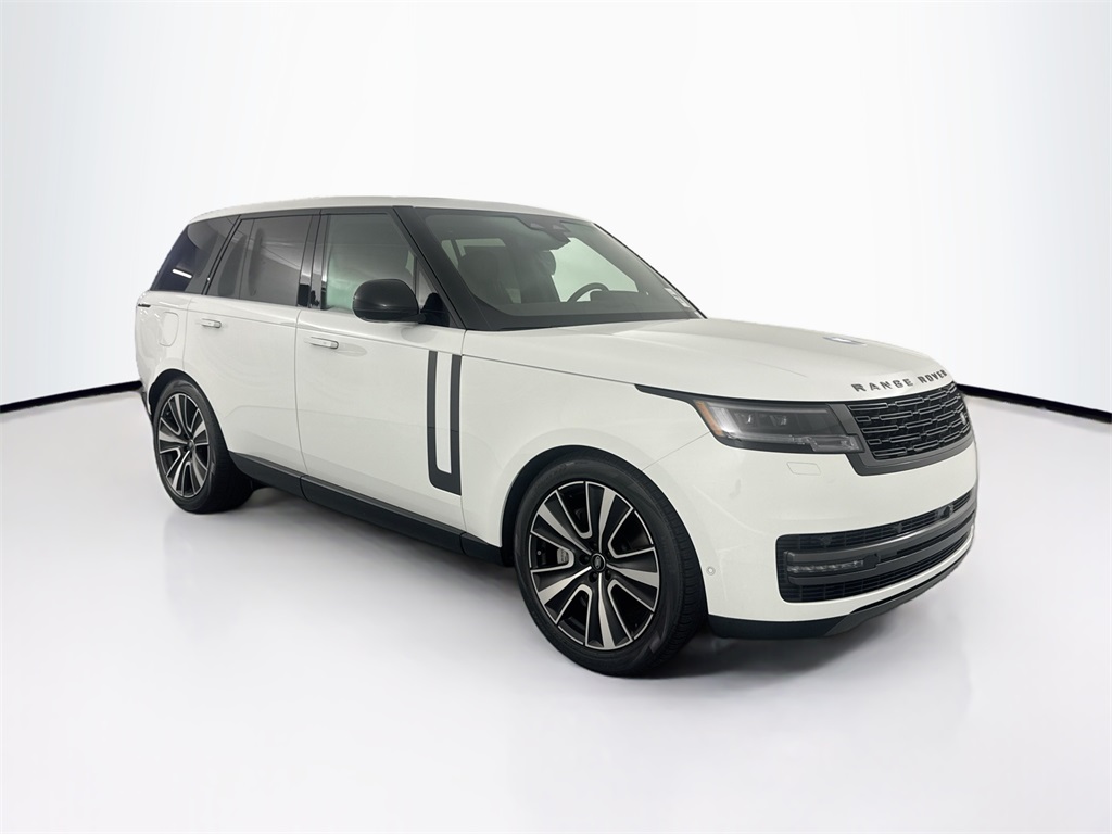 2025 Land Rover Range Rover SE photo 3