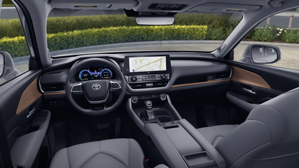 2026 Toyota Highlander Hybrid Limited photo 3