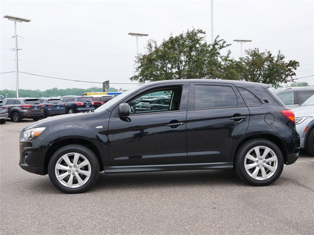2015 Mitsubishi Outlander ES photo 3