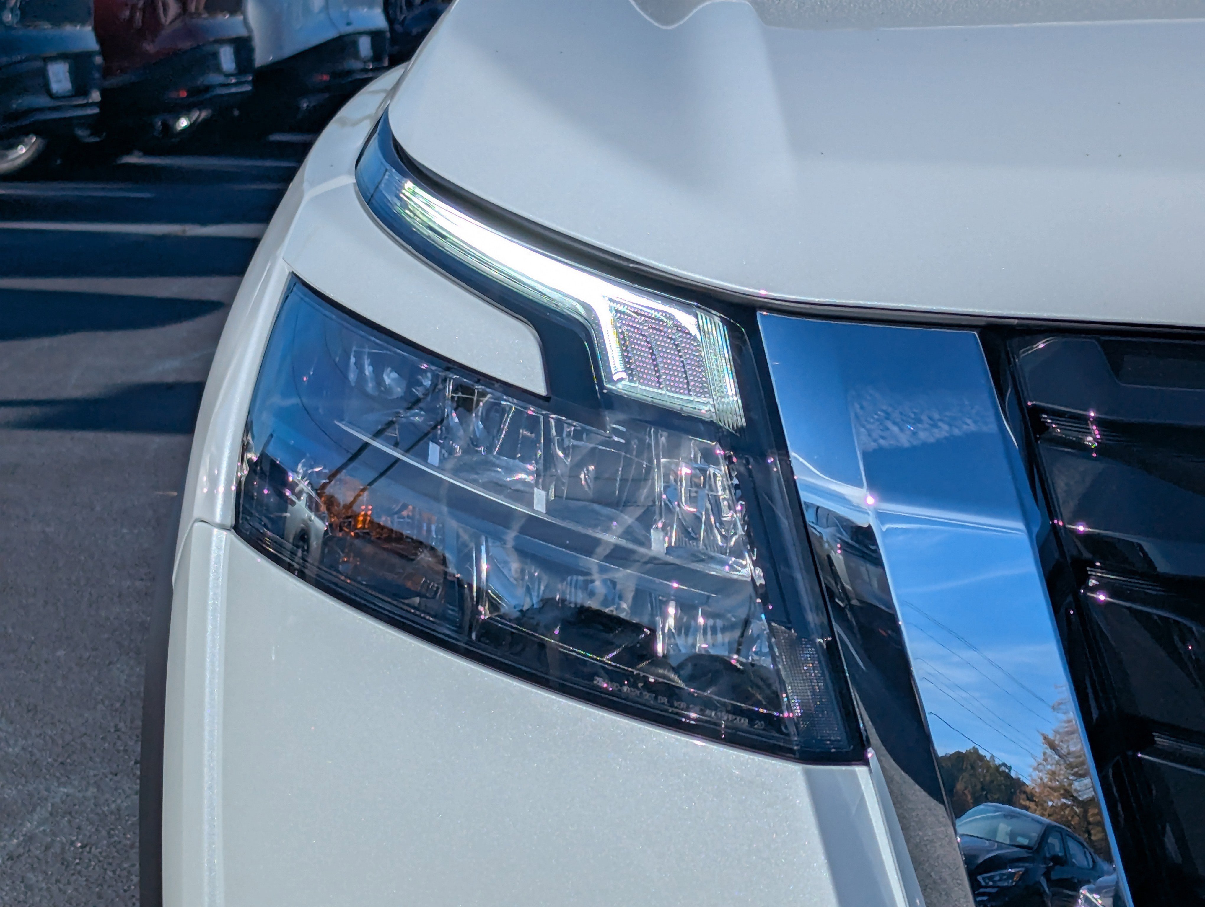 2025 Nissan Pathfinder SV photo 2