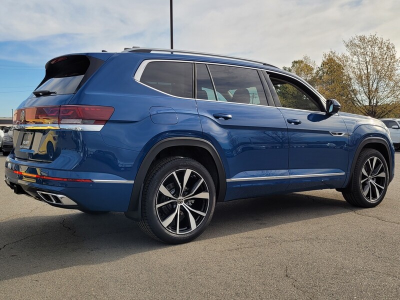 2025 Volkswagen Atlas SEL Premium R-Line photo 3
