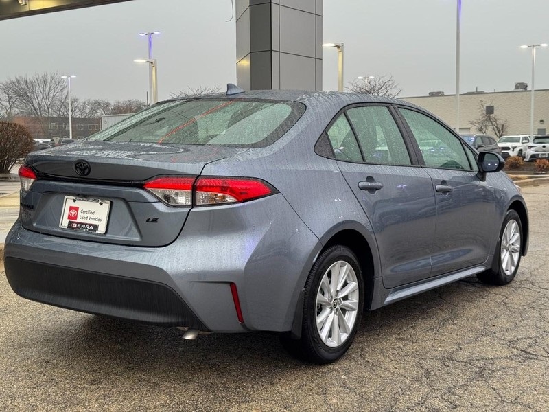 2025 Toyota Corolla LE photo 3