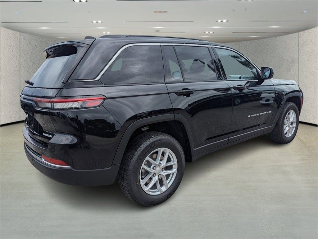 2025 Jeep Grand Cherokee Laredo X photo 4