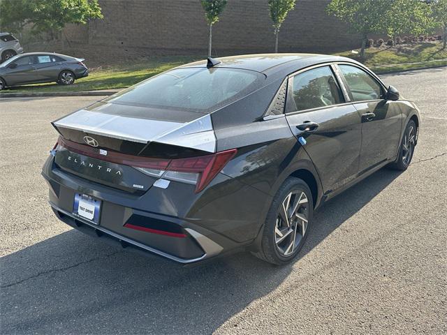2025 Hyundai Elantra Hybrid Limited photo 6