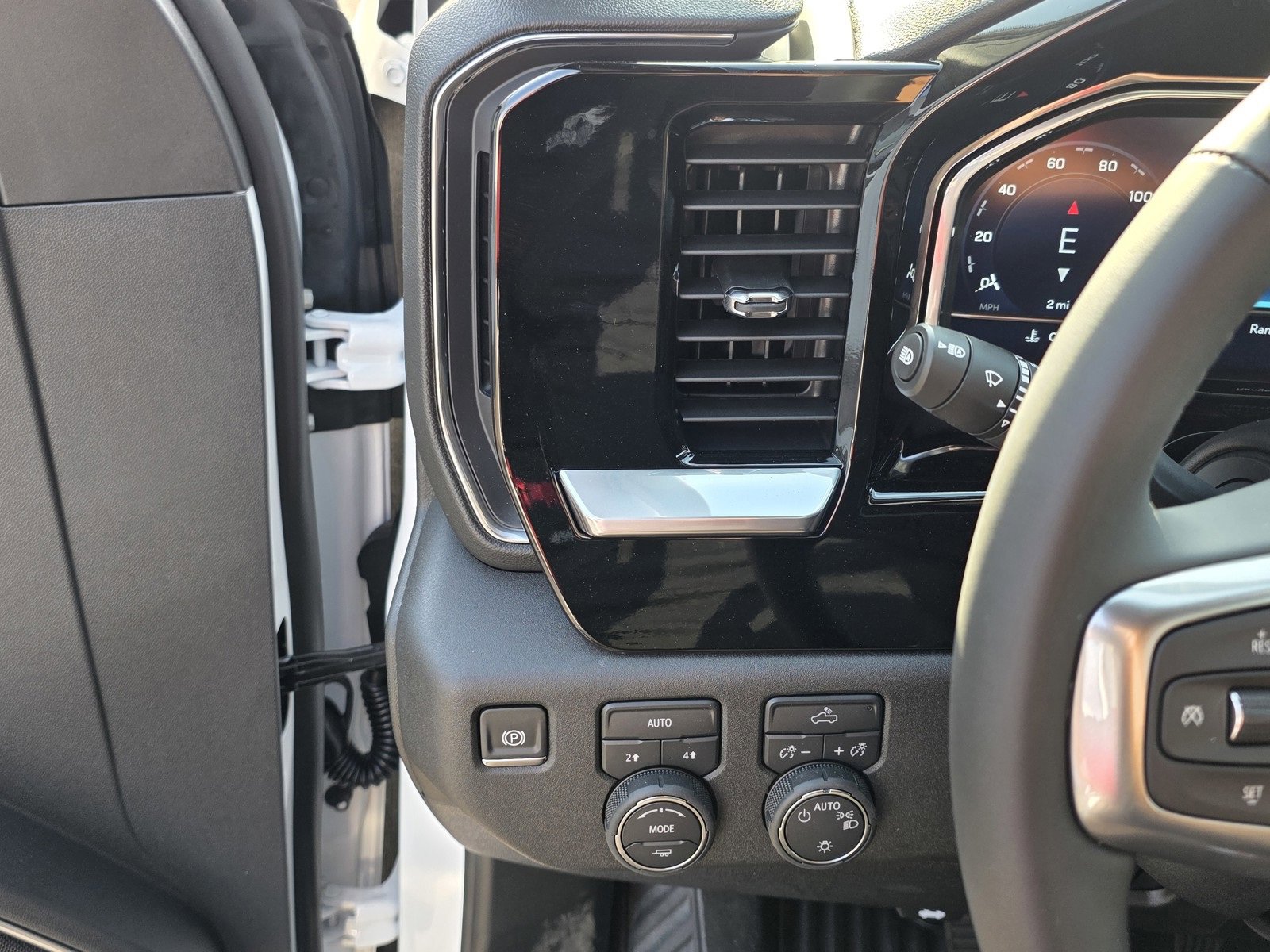 2025 Chevrolet Silverado 1500 LT photo 31