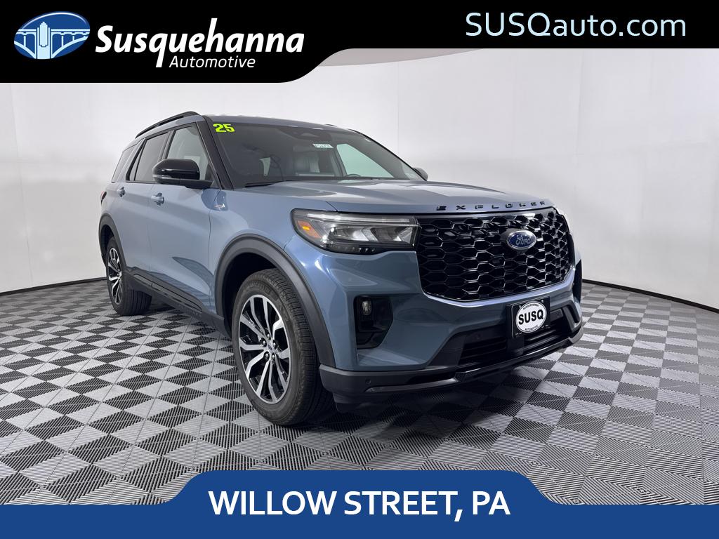 2025 Ford Explorer ST-LINE's photo