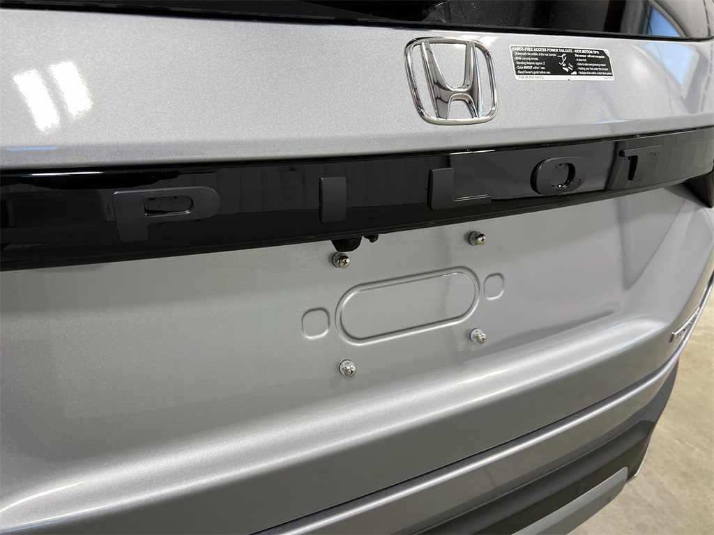 2025 Honda Pilot Touring photo 5